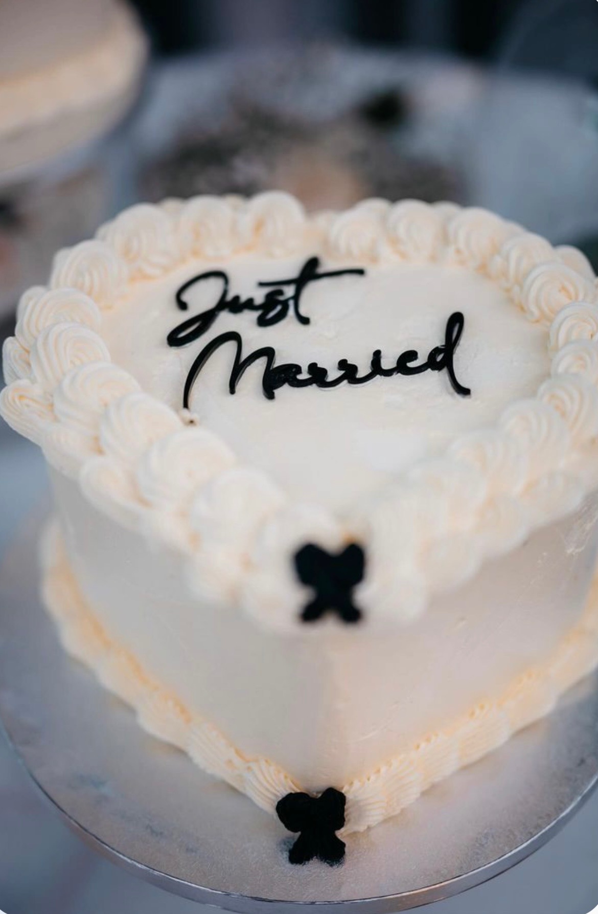 One Tier Wedding Cake - Design 4